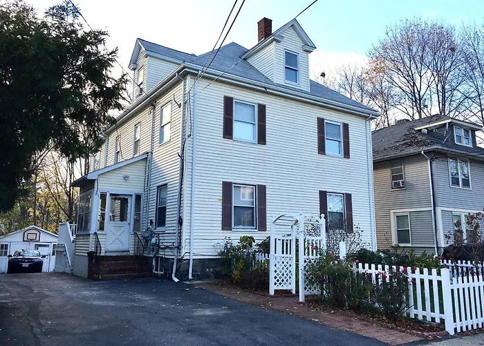 ~*Pet Friendly 30Min To Downtown*~ The Bostonian